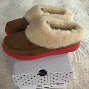UGG Shoes - Ugg Girl’s I ❤️ Slippers Stripe Size 5 NEW UGG Shoes - Ugg Girl’s I ❤️ Slippers Stripe Size 5 NEW